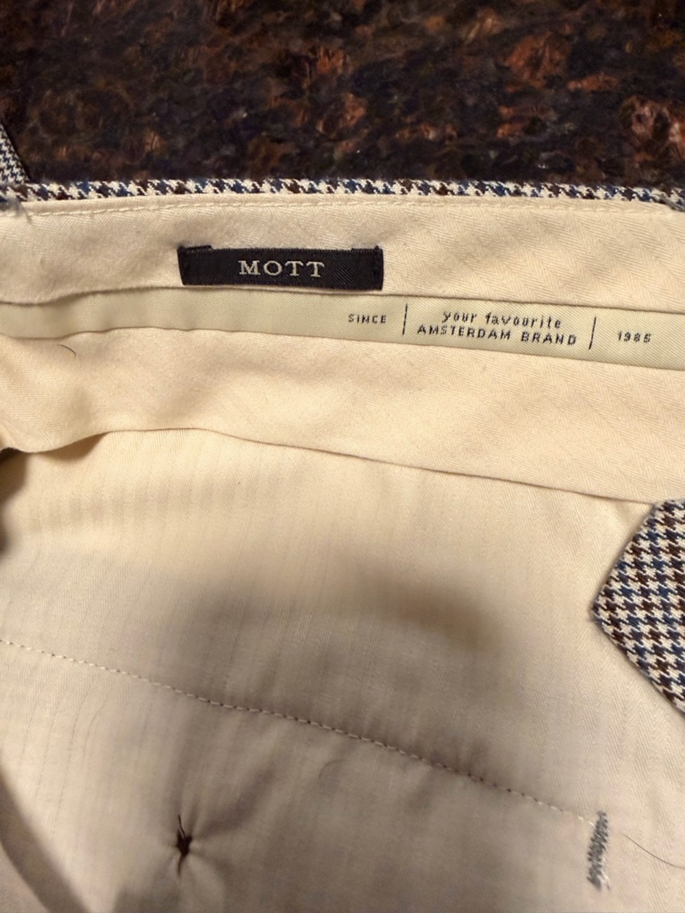 Scotch and Soda Slim Fit Men’s Dress Pants in Light Gray. Houndstooth pattern - Picture 6 of 6